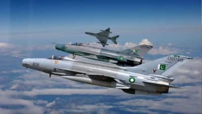 पाकिस्तानची एअर स्ट्राईक, आठ जणांचा मृत्यूनंतर तालिबानची परिणाम भोगण्याची धमकी