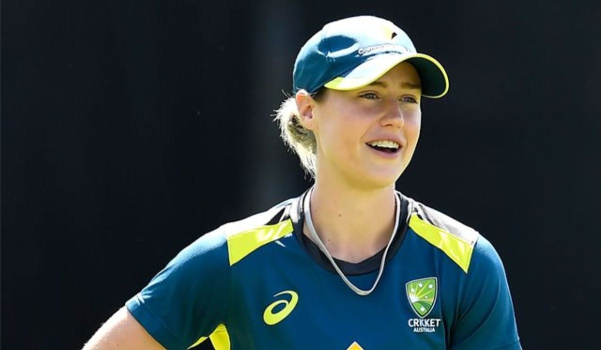 एलिस पॅरीने याआधी रग्बीपटू मॅट टॉमासोबत लग्न केले होते. दोघांचे २०१५ मध्ये लग्न झाले होते, मात्र परस्पर मतभेदांमुळे २०२० मध्ये त्यांचा घटस्फोट झाला होता.