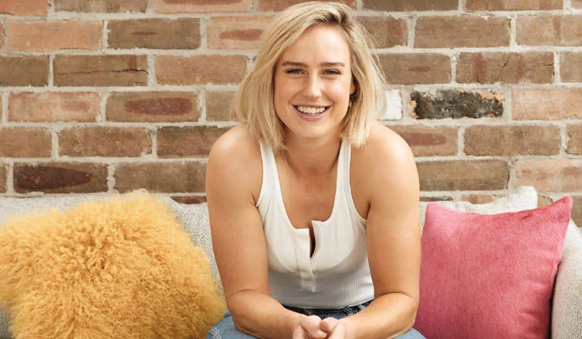 ऑस्ट्रेलियाची ॲलिस पेरी ही सर्वात सुंदर महिला क्रिकेटपटूंपैकी एक मानली जाते. भारतात महिला प्रीमियर लीगमध्ये ती रॉयल चॅलेंजर्स बंगळुरुकडून खेळते.