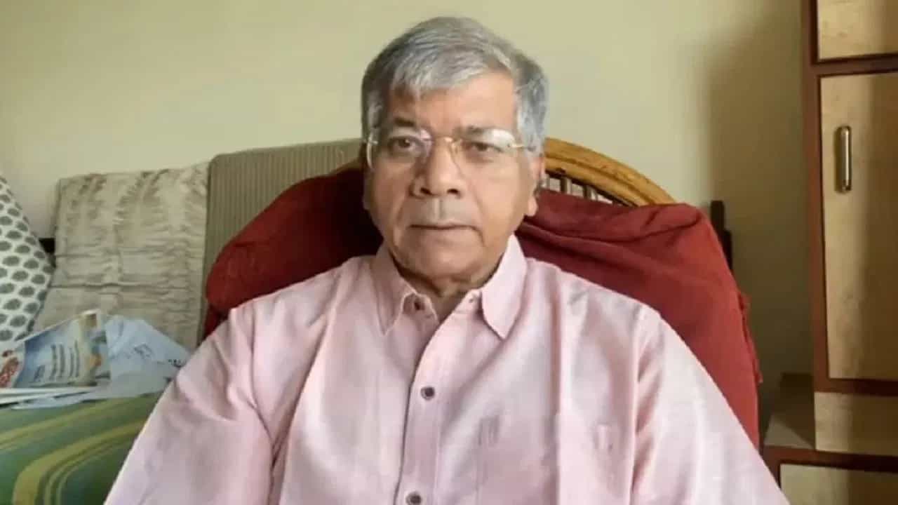 मी माझा मालक आहे, आमचं अजून....,' काय म्हणाले प्रकाश आंबेडकर मी माझा मालक आहे, आमचं अजून....,' काय म्हणाले प्रकाश आंबेडकर