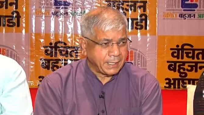 Prakash Ambedkar: राज्यात नवीन आघाडी, प्रकाश आंबडेकर यांच्या वंचितसोबत मनोज जरांगे पाटील