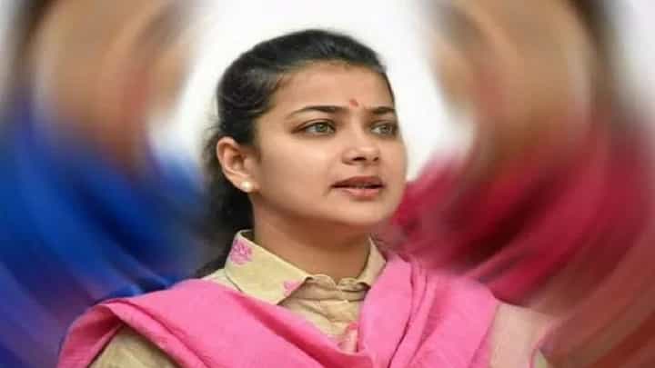 काँग्रेसच्या उमेदवाराला लाज वाटायला पाहिजे, प्रणिती शिंदेंवर कोण भडकलं, कुणी केला पलटवार? काँग्रेसच्या उमेदवाराला लाज वाटायला पाहिजे, प्रणिती शिंदेंवर कोण भडकलं, कुणी केला पलटवार?