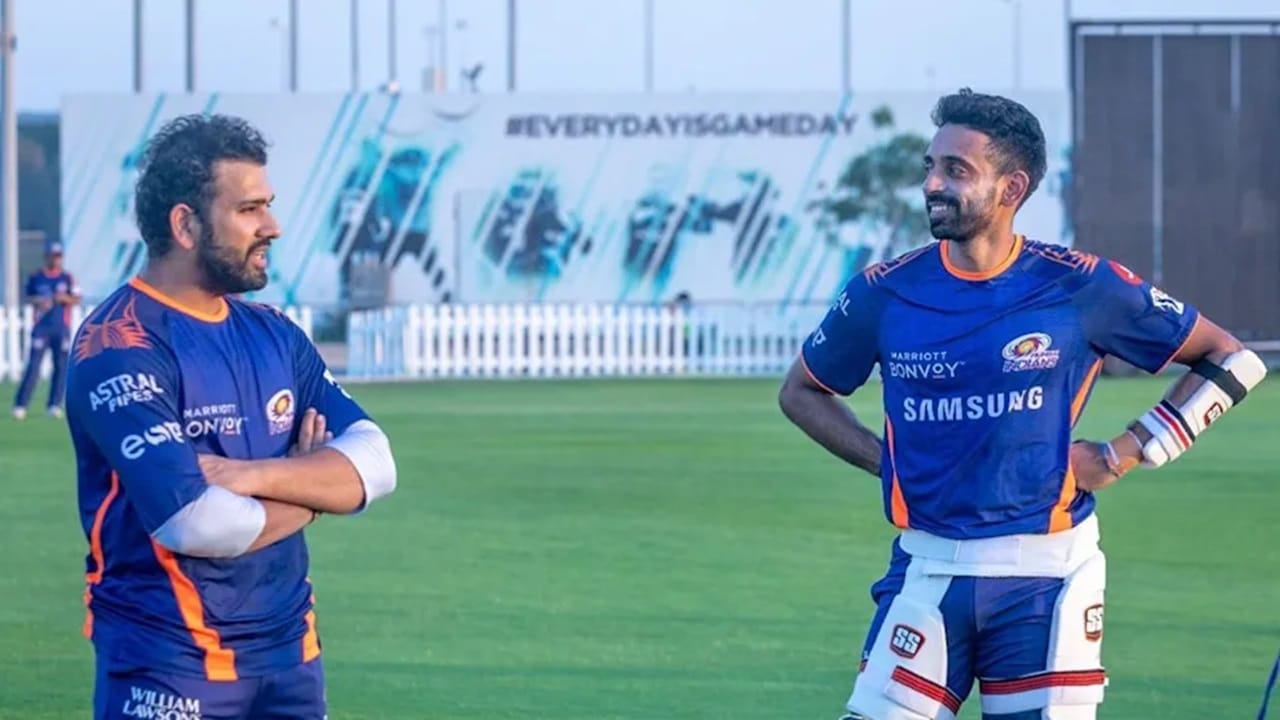 धवल कुलकर्णी याच्यासाठी त्याचा गेल्या अनेक वर्षांचा सहकारी आणि टीम इंडियाचा कॅप्टन रोहित शर्माने इंस्टाग्रामवर मराठीत स्टोरी शेअर केली आहे.