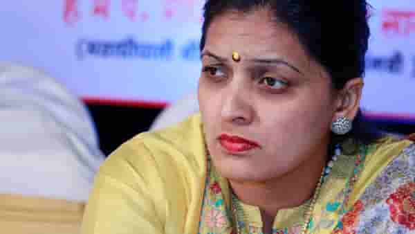 आपली जाऊ खासदार होणार याचा…, रूपाली ठोंबरे पाटलांचा कुणावर रोख?