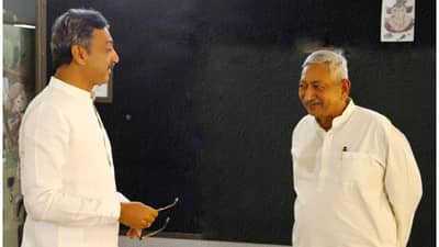 अभिनंदन बाबा..., संभाजीराजे यांची भावनिक पोस्ट, वडिलांना मिळालेल्या उमेदवारीने संभाजीराजे भारावले