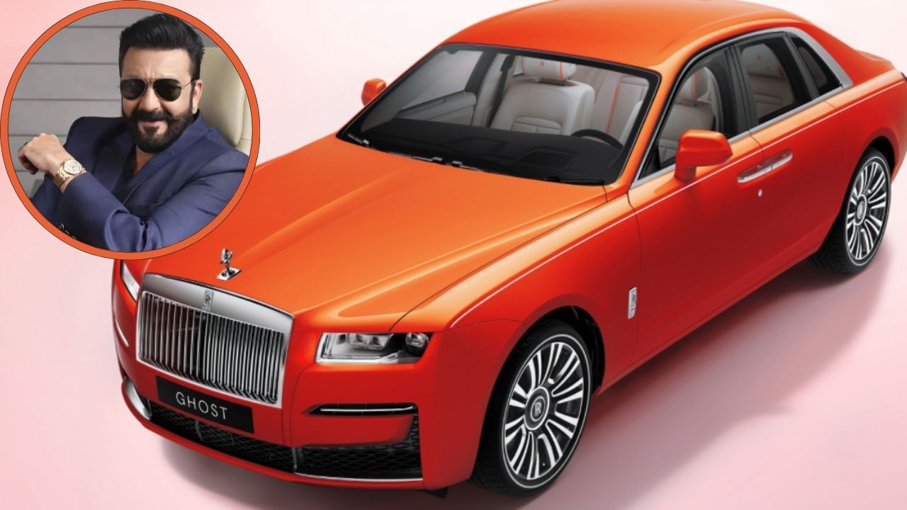 बॉलीवूड अभिनेता अक्षय कुमारकडेही एक आलिशान रोल्स रॉयस कार आहे. Rolls Royce Phantom ने अक्षयच्या कार कलेक्शनच्या सौंदर्यात भर घातली आहे. या रोल्स रॉयस कारची किंमत अंदाजे 10.2 कोटी रुपये आहे.