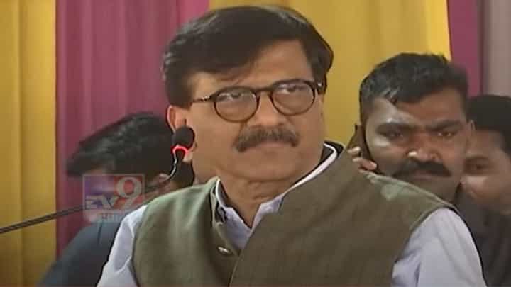 कोण फडणवीस? चोरांचे सरदार, त्याच सरदाराला तुरुंगात पाठवायचं; राऊतांचा घणाघात कोण फडणवीस? चोरांचे सरदार, त्याच सरदाराला तुरुंगात पाठवायचं; राऊतांचा घणाघात