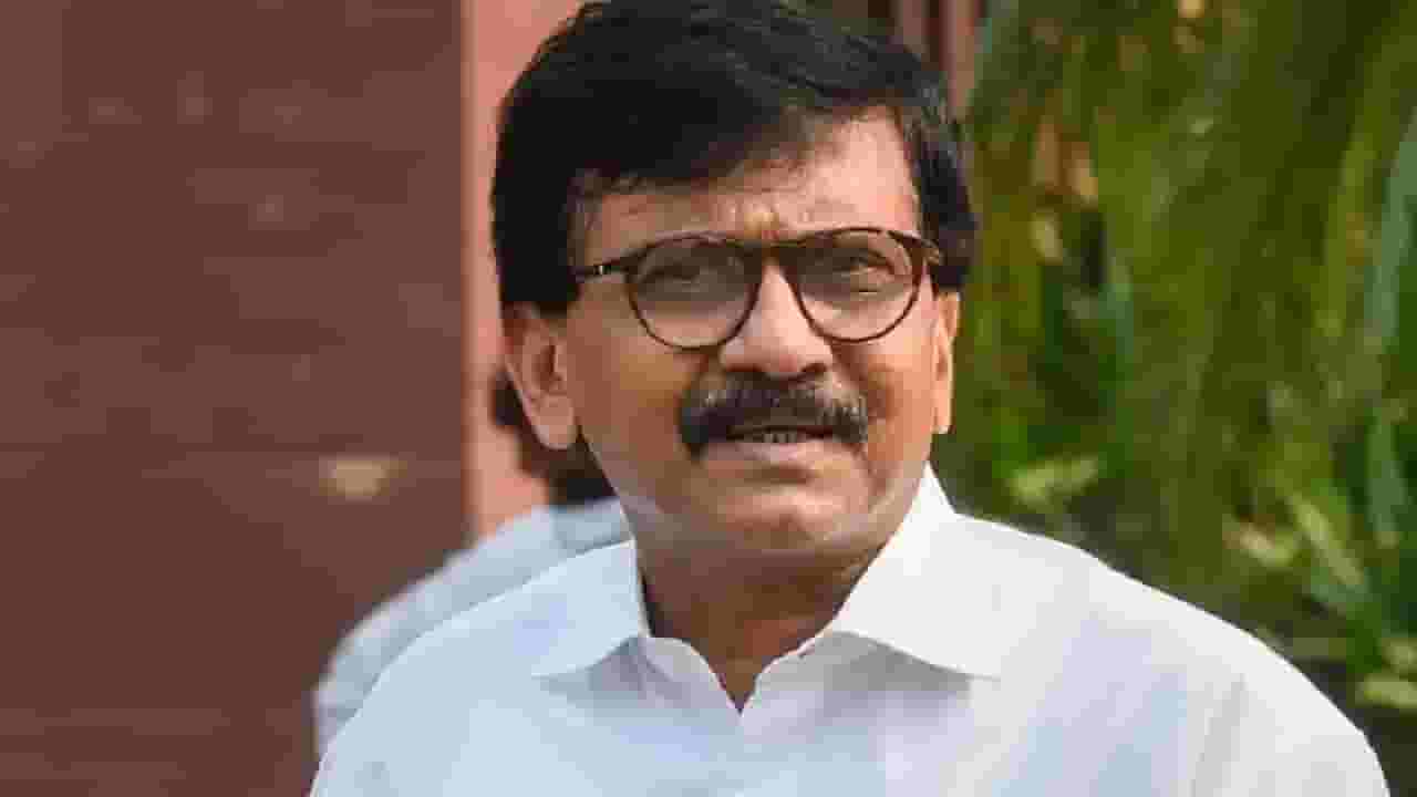 कोण संजय राऊत? पंतप्रधान मोदींवर केलेल्या 'त्या' टीकेवरून फडणवीसांचा पलटवार