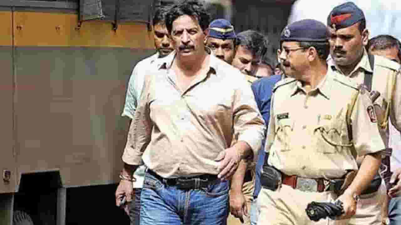 एन्काउंटर स्पेशलिस्ट प्रदीप शर्मा यांना हायकोर्टाचा झटका, थेट जन्मठेप