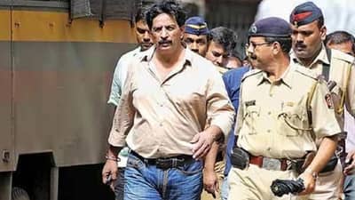 एन्काउंटर स्पेशलिस्ट प्रदीप शर्मा यांना हायकोर्टाचा झटका, थेट जन्मठेप