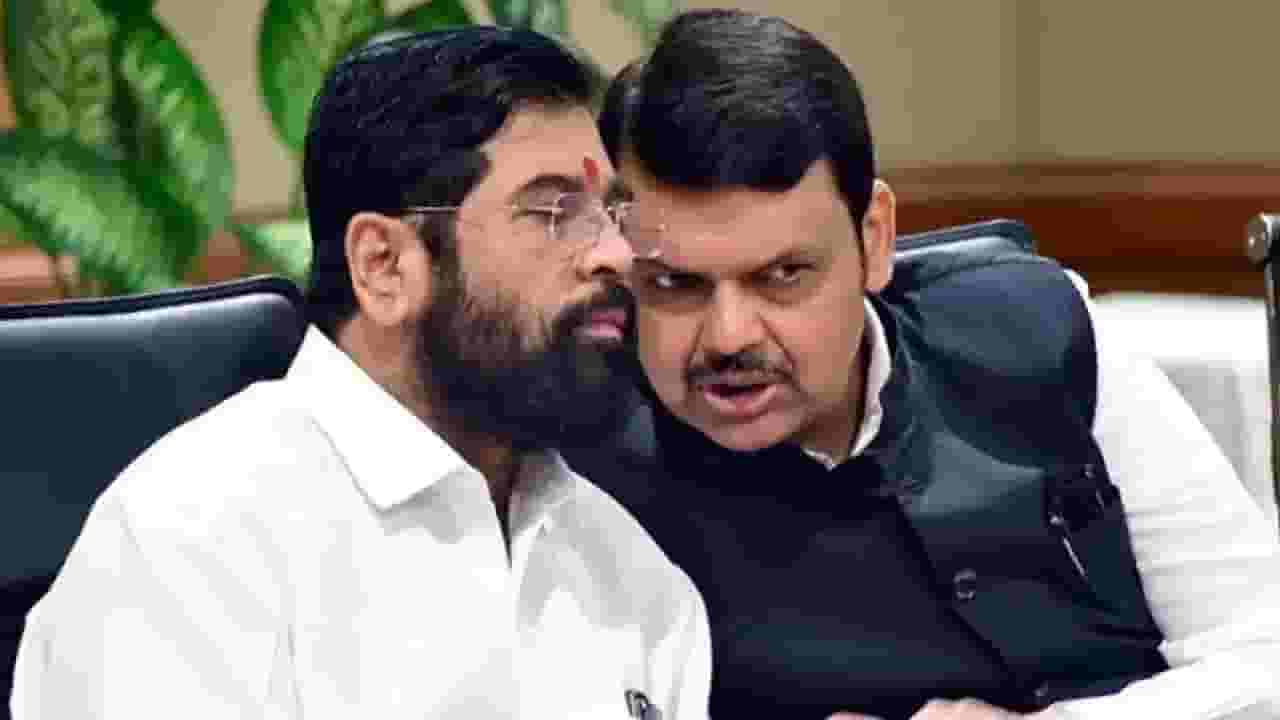 वारंवार दिल्लीत जाऊन भाजप नेत्यांच्या हिरवळीवर त्यांना बसावे लागते, राऊतांनी डागलं टीकास्त्र