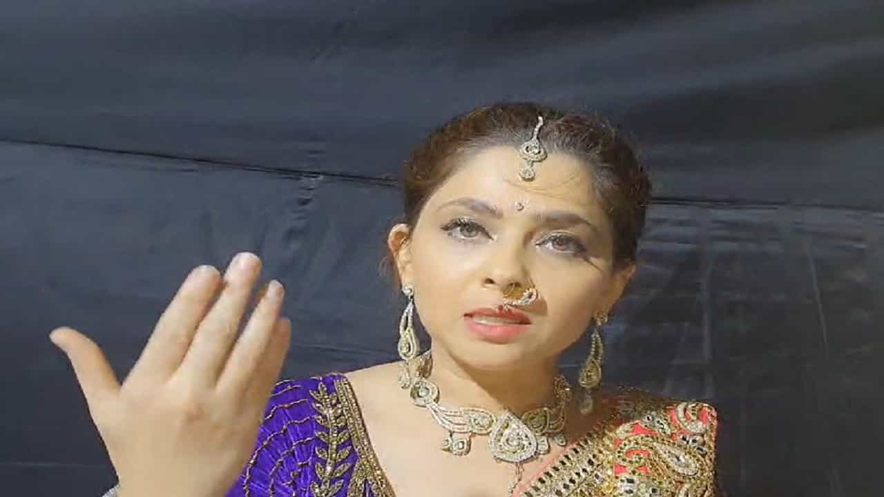 शिंदे-फडणवीस सरकारमुळे कलाकारांना राजाश्रय, सोनाली कुलकर्णीनं व्यक्त केल्या भावना