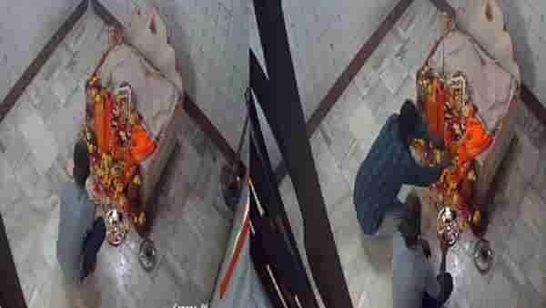 Kalyan Crime : मंदिरात शिरले, देवाला नमस्कार केला, पूजा केली अन् हळूच... भरदिवसा कल्याणमध्ये काय घडलं ?
