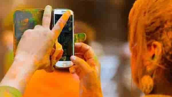 धुळवडीला रंग आणि पाण्यापासून स्मार्टफोनला वाचवा, कामी येतील या टिप्स