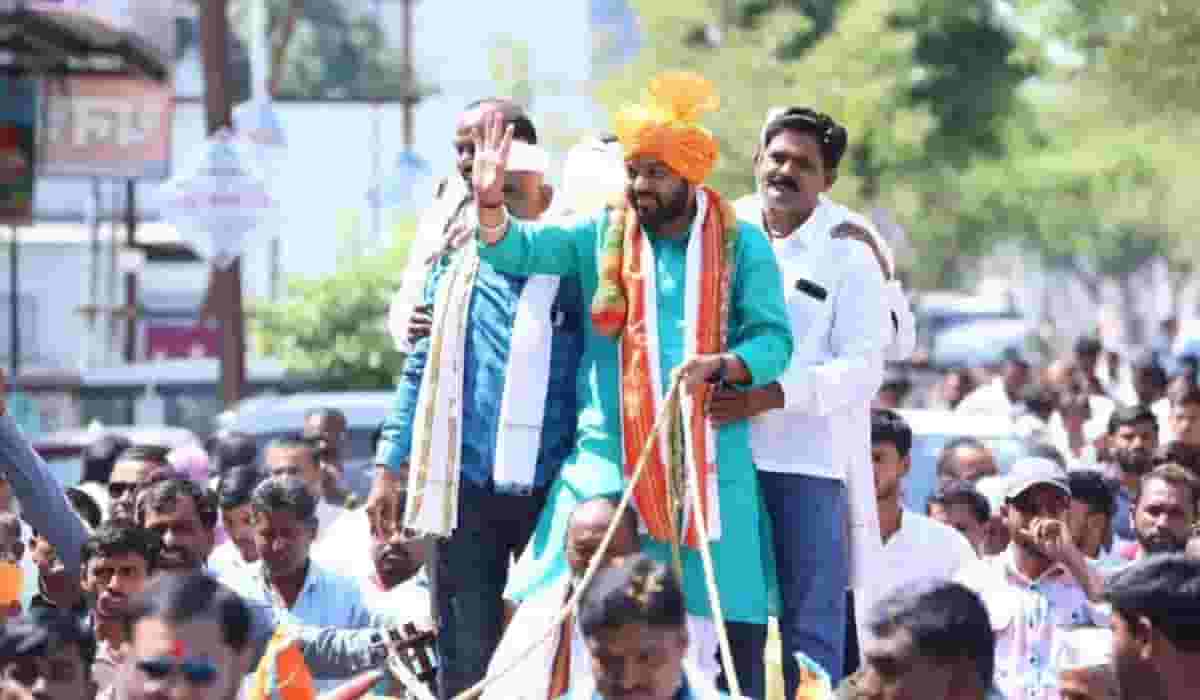 हातांची झोळी केली...सोपे नव्हते मला हरविणे म्हणून त्यांनी टोळी..., तुपकरांचा हल्लाबोल