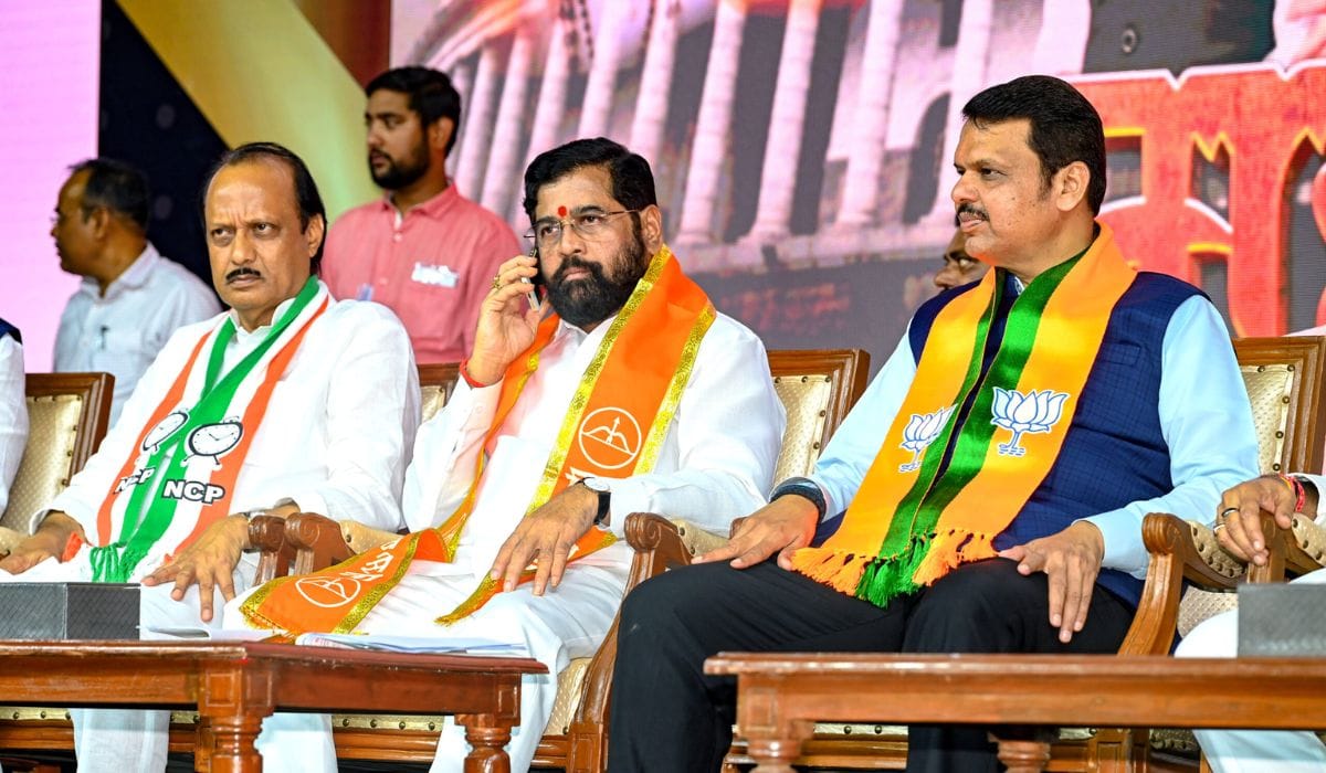 मावळमध्ये भाजप समर्थकांचं थेट शिंदेंच्याच शिवसेनेला आव्हान, नाशिक-कोल्हापुरात काय आहे स्थिती मावळमध्ये भाजप समर्थकांचं थेट शिंदेंच्याच शिवसेनेला आव्हान, नाशिक-कोल्हापुरात काय आहे स्थिती