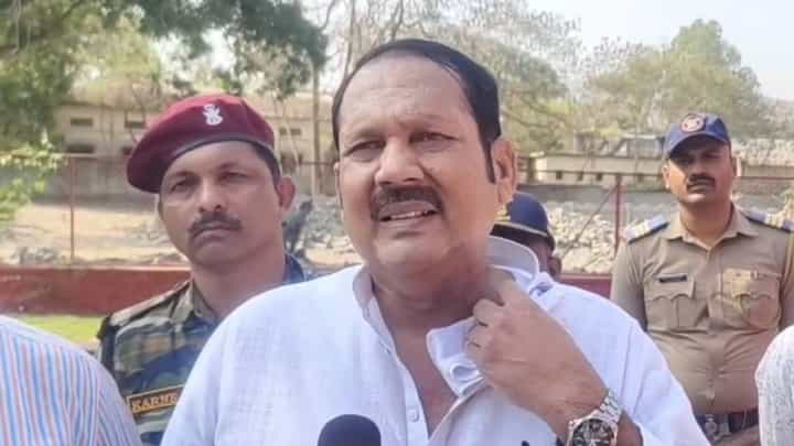 कधी ना कधी तरी..., सातारच्या जागेवरून उदयनराजे भोसलेंचं मोठं वक्तव्य, रोख नेमका कुणाकडे? कधी ना कधी तरी..., सातारच्या जागेवरून उदयनराजे भोसलेंचं मोठं वक्तव्य, रोख नेमका कुणाकडे?