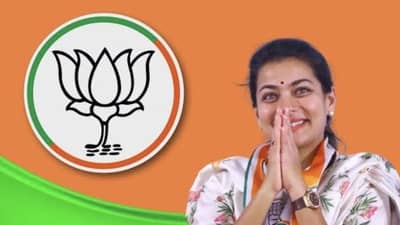 वंचितने प्रणिती शिंदे यांना डिवचलं, भाजपच्या पोस्टरवर फोटो लावत साधला निशाणा