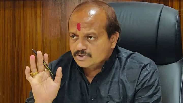 मनसेला सोडचिठ्ठी दिल्यानंतर वसंत मोरेंना 'या' पक्षांकडून ऑफर, तात्या कोणता पक्ष निवडणार? मनसेला सोडचिठ्ठी दिल्यानंतर वसंत मोरेंना 'या' पक्षांकडून ऑफर, तात्या कोणता पक्ष निवडणार?