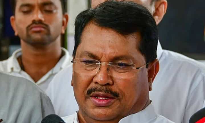 अशोक चव्हाणांचे राईट हँड विजय वडेट्टीवार लवकरच भाजपात, चर्चेचा साक्षीदार; कुणाचा खळबळजनक दावा? अशोक चव्हाणांचे राईट हँड विजय वडेट्टीवार लवकरच भाजपात, चर्चेचा साक्षीदार; कुणाचा खळबळजनक दावा?