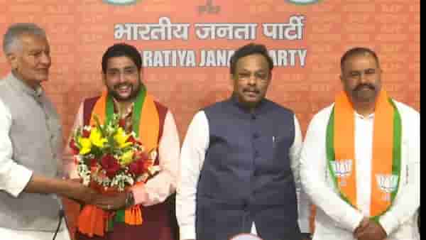 तगडा झटका... विनोद तावडे यांच्या उपस्थित आपच्या खासदार आणि आमदाराचा पक्षप्रवेश