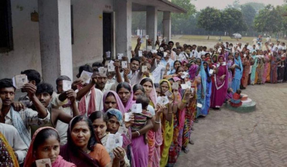 भारतीय मतदारांचा जगात 1 नंबर, पाहा भारतात यंदा किती कोटी मतदार? भारतीय मतदारांचा जगात 1 नंबर, पाहा भारतात यंदा किती कोटी मतदार?