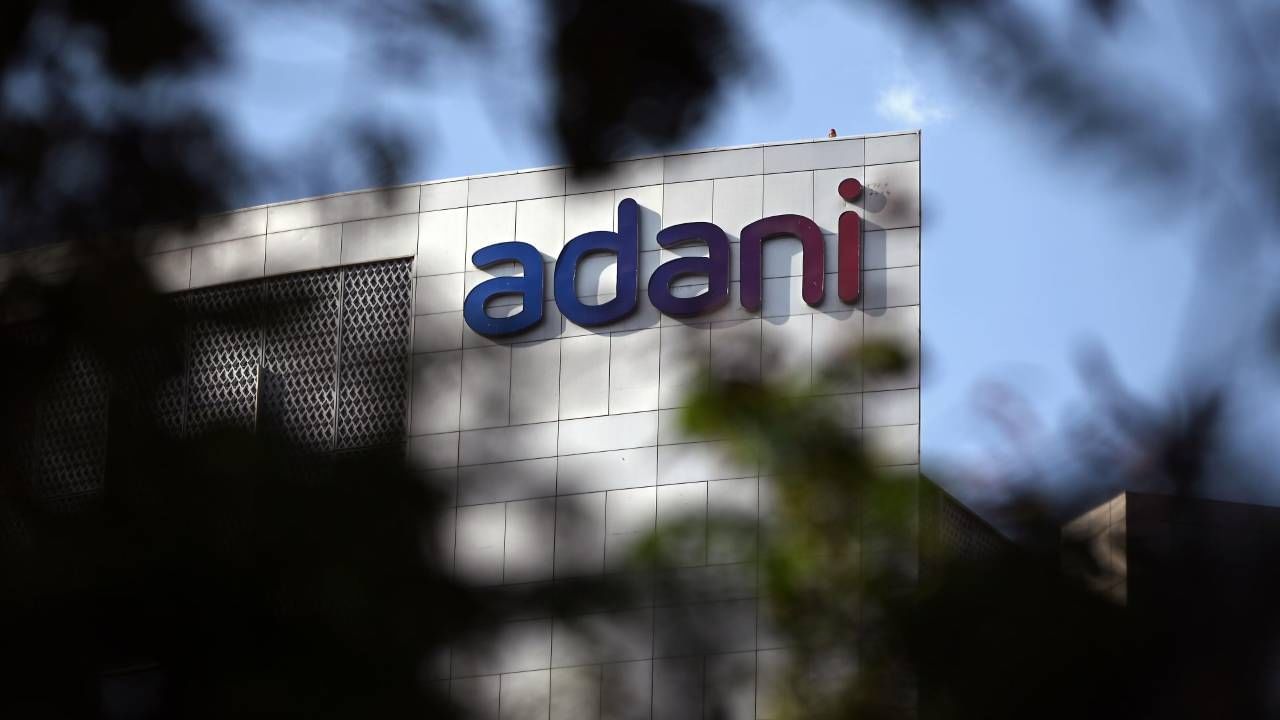 Adani Group : पुण्यात अदानींची मोठी गुंतवणूक; फिनोलेक्सकडून खरेदी केली 25 एकर जमीन, प्लॅन तरी काय