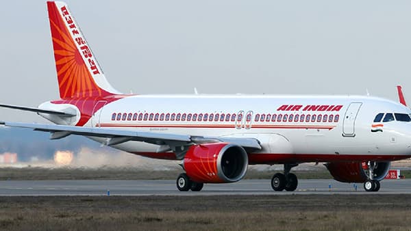 एअर इंडियासमोर संकट, 200 जणांची सामूहीक सुटी, 80 पेक्षा जास्त विमाने रद्द