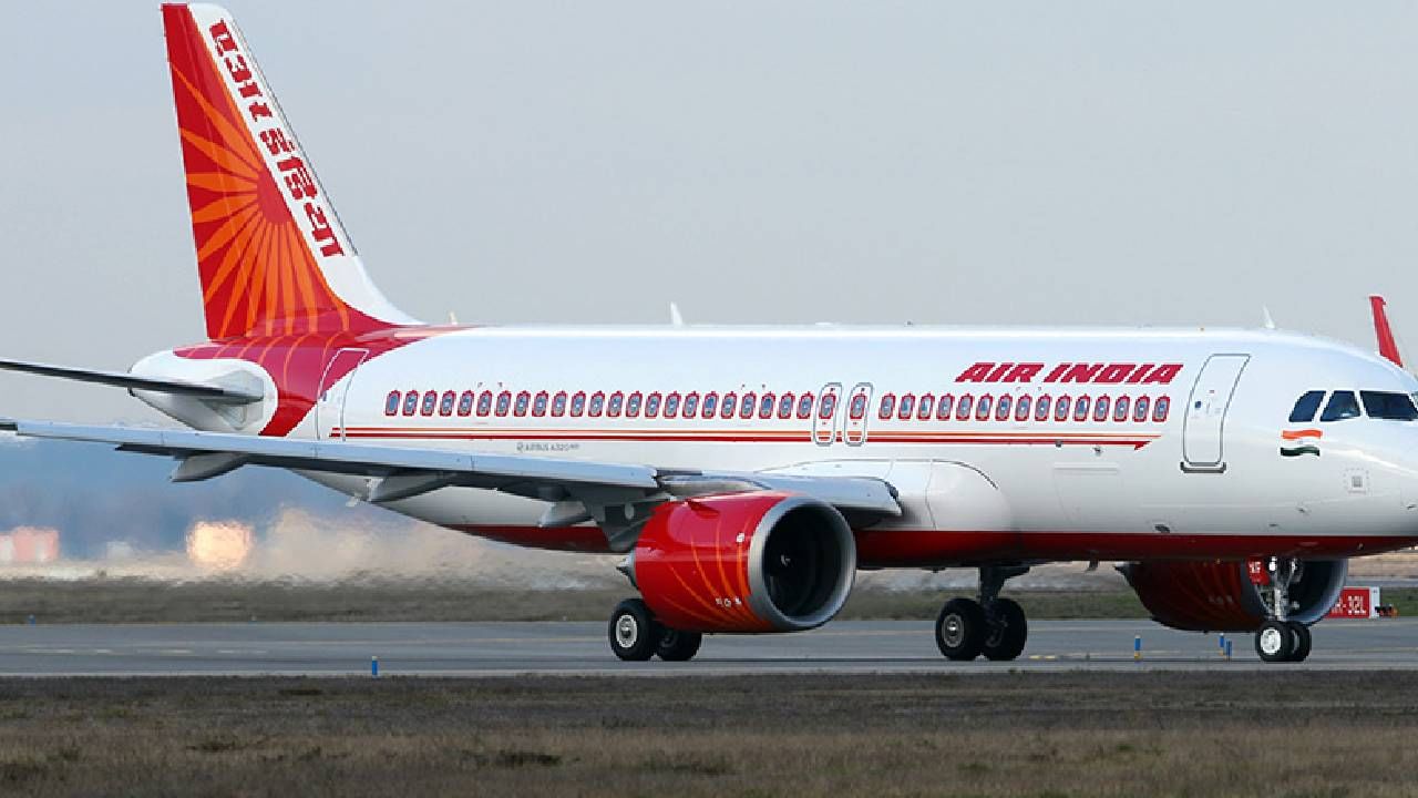 Air India Express : केबिन क्रू ला एअर इंडियाचा दणका, एकाचवेळी किती जणांना नोकरीवरुन काढलं?