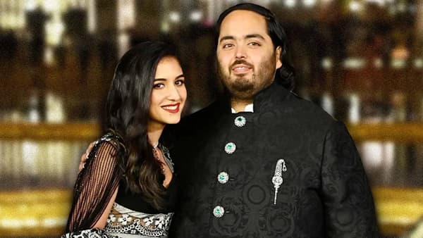 मुकेश अंबानी आणि नीता अंबानी यांचा लेक अनंत अंबानी याचे प्री वेडिंग फंक्शन हे काही दिवसांपूर्वीच गुजरातमधील जामनगर येथे पार पडले. या प्री वेडिंग फंक्शनला बाॅलिवूड कलाकार उपस्थित होते.