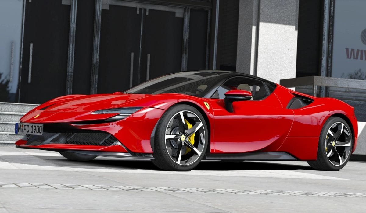 Ferrari SF90 Stradale तीन इलेक्ट्रिक मोटर्ससह 4.0-लिटर ट्विन-टर्बो V8 इंजिनद्वारे समर्थित आहे. हा संपूर्ण पॉवरट्रेन सेटअप 986 bhp चा एकत्रित पॉवर आउटपुट आणि 800 Nm टॉर्क निर्माण करतो.