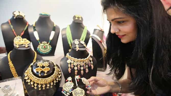 Gold Silver Rate Today 18 April 2024 : सोने-चांदीने घेतली उसंत; घेणार का एक लाखाची भरारी? आजचा भाव तरी काय