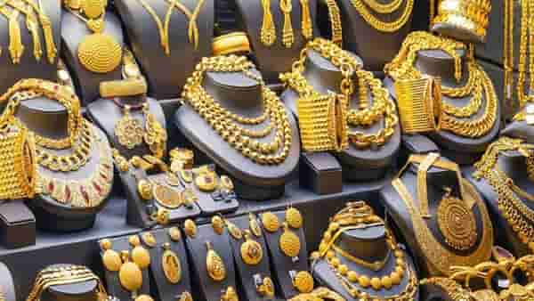 Gold Silver Rate Today 3 April 2024 : सोने स्वस्त होऊनही ग्राहकांना नाही दिलासा; चांदीची घौडदौड सुरुच, अशा आहेत किंमती