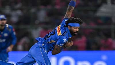 Hardik Pandya : हार्दिक पांड्याच नाव घेताच चाहत्याला लाथा-बुक्क्यानी मारहाण, LIVE मॅचमध्ये राडा, VIDEO