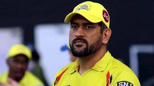 महेंद्रसिंह धोनी हा जगातील सर्वोत्तम कर्णधारांपैकी एक आहे. आयपीएलमध्ये चेन्नई सुपर किंग्स फ्रेंचायसीला पाचवेळा जेतेपद मिळवून दिलं आहे. मात्र सर्वाधिक सामने गमवणाऱ्या कर्णधारांच्या यादीत अव्वल स्थानी आहे. कर्णधार म्हणून आयपीएलमध्ये 91 सामने गमावले आहेत.
