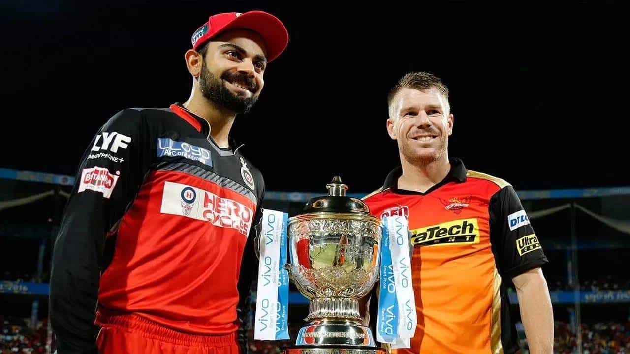 2016 मध्ये रॉयल चॅलेंजर्स बंगळुरु आणि सनरायझर्स हैदराबाद हे संघ आमनेसामने आले होते. हैदराबादचा कर्णधार डेव्हिड वॉर्नरने नाणेफेकीचा कौल जिंकून प्रथम फलंदाजीचा निर्णय घेतला. बंगळुरुच्या चिन्नास्वामी स्टेडियममध्ये हा सामना रंगला होता.