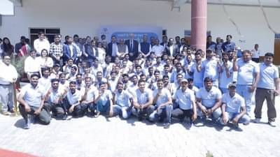 India-Israel : युद्धा दरम्यान इस्रायलसाठी भारतीय रवाना, लाखो रुपये पगार घेऊन करणार हे काम