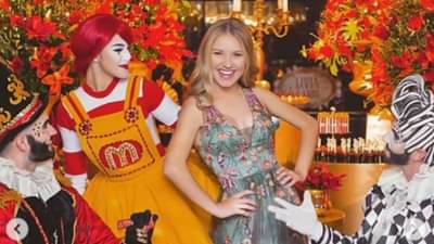 19 व्या वर्षातच झाली अब्जाधीश; सौंदर्य आरसपाणी, शिक्षणात पण नाही कमी