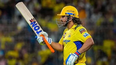 CSK vs KKR : धोनी मैदानात येताच आंद्रे रसेलला सहन झालं नाही, त्याच्या कृतीचा VIDEO व्हायरल