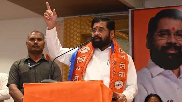 दिल्ली गाजवणार मुंडेसाहेबांची लेक, कुठून आली तुतारी चल उचलून..., मुख्यमंत्र्याचा घणाघात दिल्ली गाजवणार मुंडेसाहेबांची लेक, कुठून आली तुतारी चल उचलून..., मुख्यमंत्र्याचा घणाघात