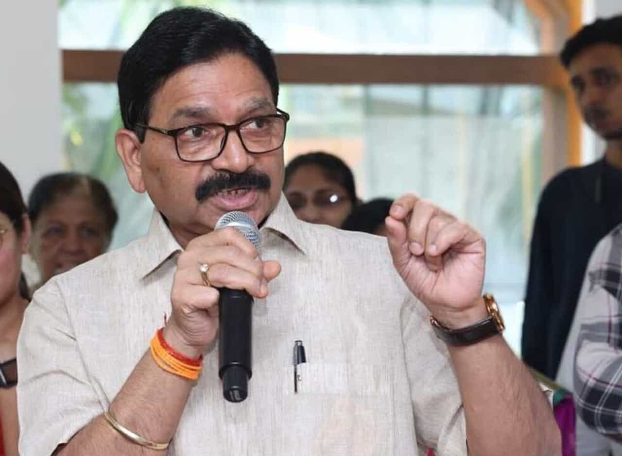 लोकसभेचं तिकीट मिळताच रवींद्र वायकरांची पहिली प्रतिक्रिया, म्हणाले...