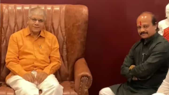 'मनसे'ला सोडचिठ्ठी देणारे नेते वसंत मोरे 'वंचित'कडून लोकसभा लढणार 'मनसे'ला सोडचिठ्ठी देणारे नेते वसंत मोरे 'वंचित'कडून लोकसभा लढणार