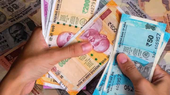 महागाईचा मार त्यात वाढणार खिशावरील भार; आजपासून 'या' गोष्टी बदलणार महागाईचा मार त्यात वाढणार खिशावरील भार; आजपासून 'या' गोष्टी बदलणार