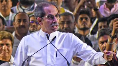 वर्षा गायकवाड यांना उमेदवारी जाहीर होताच उद्धव ठाकरेंची पत्रकार परिषद; म्हणाले, आम्ही...