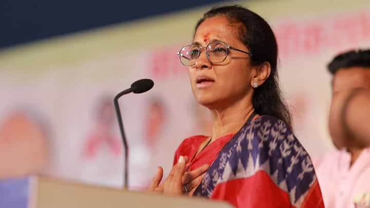 सुप्रिया सुळे यांच्यामुळे लोकं पक्ष सोडताय, तरुण तडफदार महिला नेत्याचे गंभीर आरोप सुप्रिया सुळे यांच्यामुळे लोकं पक्ष सोडताय, तरुण तडफदार महिला नेत्याचे गंभीर आरोप