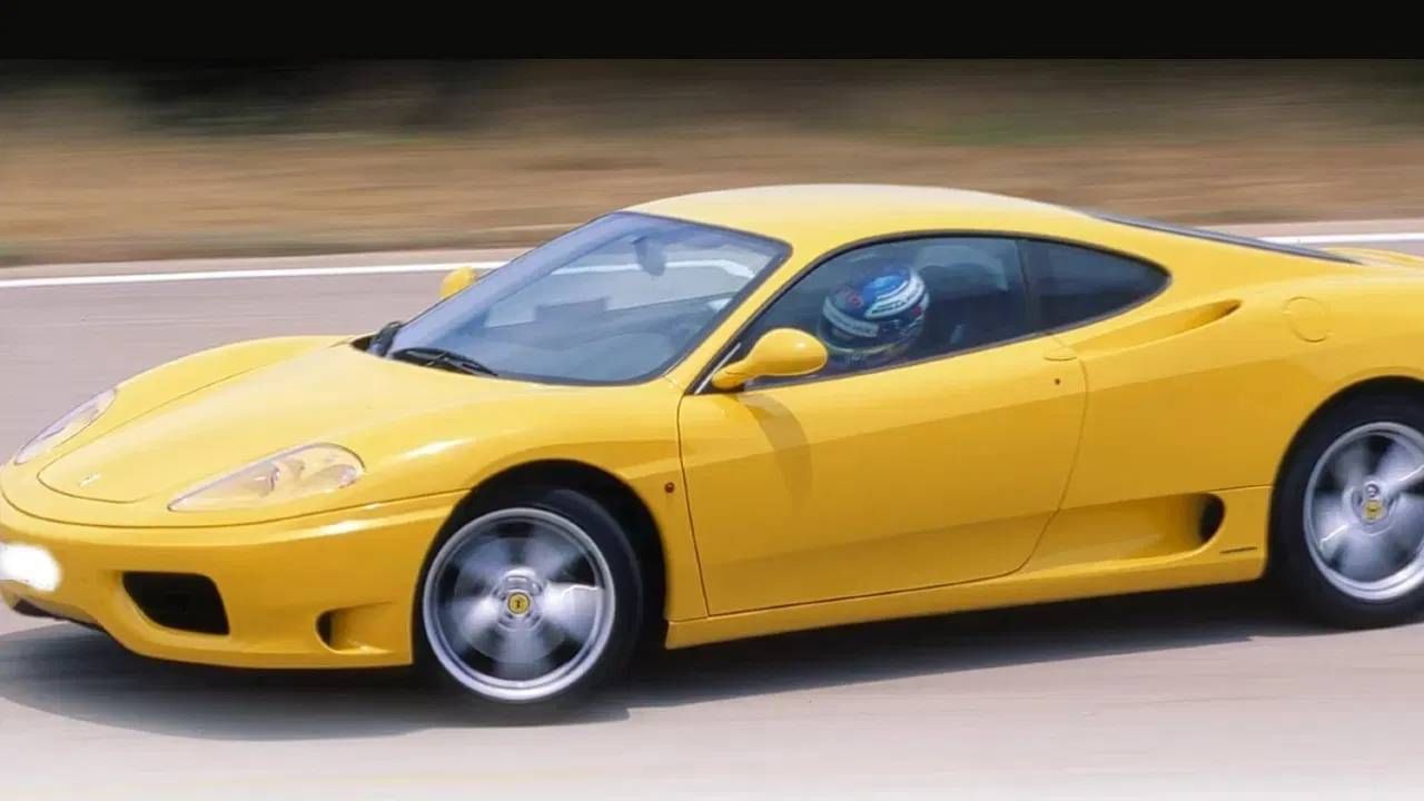 360 Modena Ferrari : फॉर्म्युला वन चॅम्पियन मायकल शूमाकर याने  2002  मध्ये सचिन तेंडूलकर याला 360 मोडेना फेरारी गिफ्ट दिली होती. पण सचिनने  2011 मध्ये ही कार विकली. सचिनची कार बॉलिवूड चित्रपट ‘फेरारी की सवारी’ मध्ये पण दाखविण्यात आले होते. सचिन  BMW इंडियाचा ब्रँड एम्बेसेडर आहे.  
