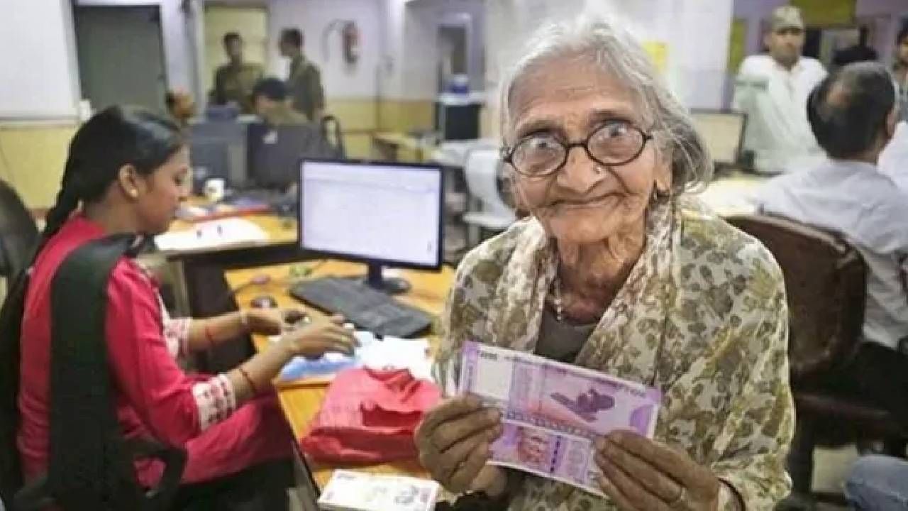 काही बँका ज्येष्ठ नागरिकांना 3 वर्षांच्या एफडीवर 8 टक्क्यांहून अधिकचा रिटर्न देत आहेत. यामध्ये डीसीबी बँक, ॲक्सिस बँक, आरबीएल, यस, आयसीआयसीआय बँक, बँक ऑफ बडोदासह इतर बँकांचा समावेश आहे.
