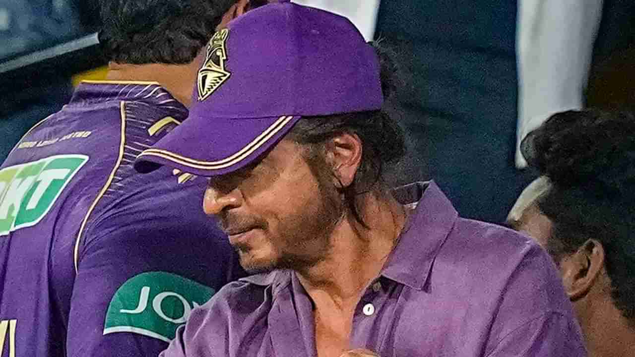 Shahrukh Khan Video : हे असं शाहरुखच करु शकतो, KKR च्या विजयानंतर मैदानात एंट्री, सगळ्यांचच जिंकलं मन