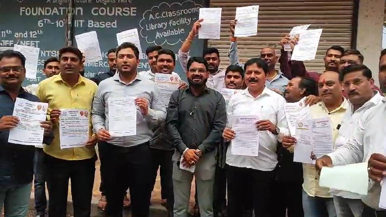 रावेरमध्ये शरद पवार गटात बंड, तर पालघरमध्ये ठाकरे गटाला खिंडार; दिवसभरात काय घडलं? रावेरमध्ये शरद पवार गटात बंड, तर पालघरमध्ये ठाकरे गटाला खिंडार; दिवसभरात काय घडलं?