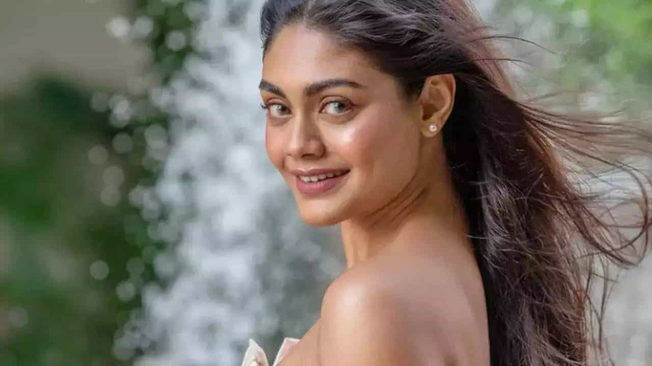 अभिनेत्री श्रीजिता डे कायमच चर्चेत असते. बिग बाॅसच्या घरात धमाकेदार गेम खेळताना श्रीजिता डे ही दिसली. श्रीजिता डे सोशल मीडियावर सक्रिय असते.